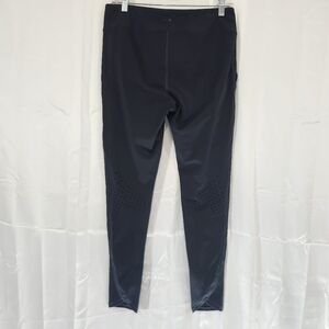 Under Armour Size Medium Black Fitted Leggings